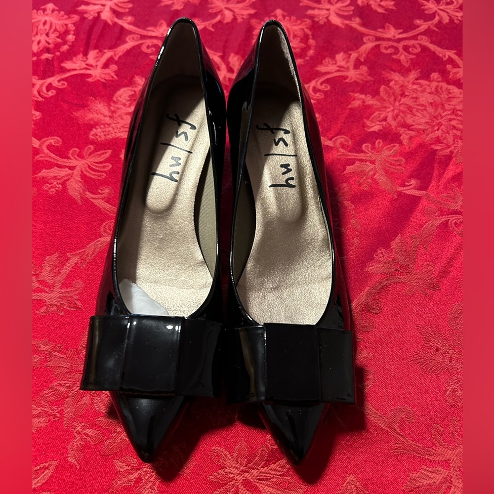 FS/NY Black Patent Leather Women's Shoes with bows on front NWOT